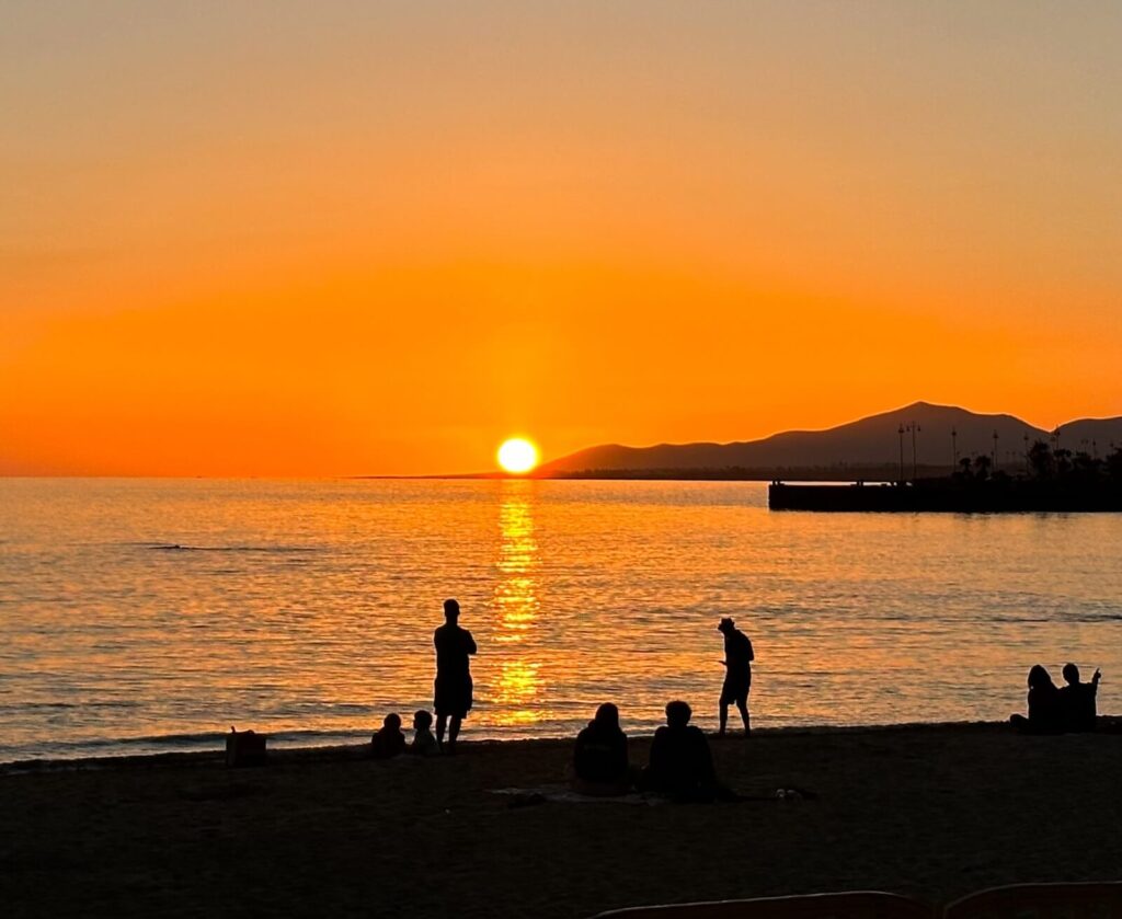 Sonnenuntergang am Strand auf Lanzarote